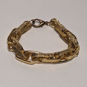 Chunky gold tone chain bracelet